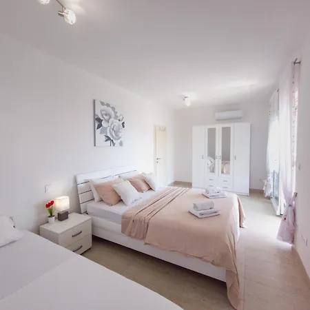 Modern With Jacuzzi, Beautiful Sea View, Near Split! 36a Vila *