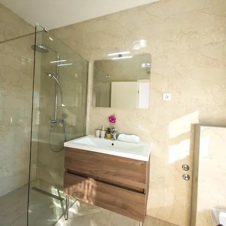 Villa Modern With Jacuzzi, Beautiful Sea View, Near Split! 36a