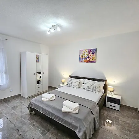 Modern With Jacuzzi, Beautiful Sea View, Near Split! 36a Vila *